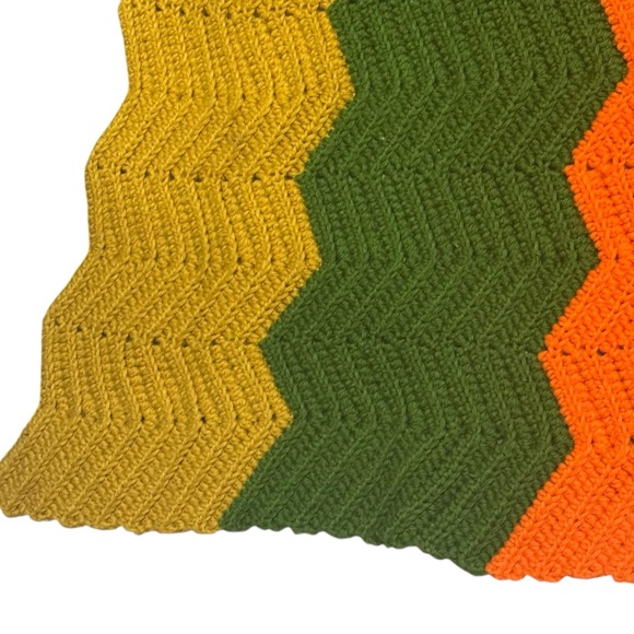 Multicolor Chevron Pattern Throw Blanket - Picture 8 of 10